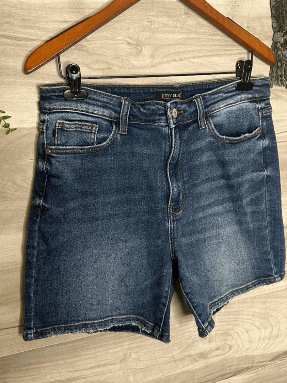 Judy Blue Womens Amelia Mid Length Distressed Denim Jean Shorts Size XL 12 14 - Picture 5 of 9